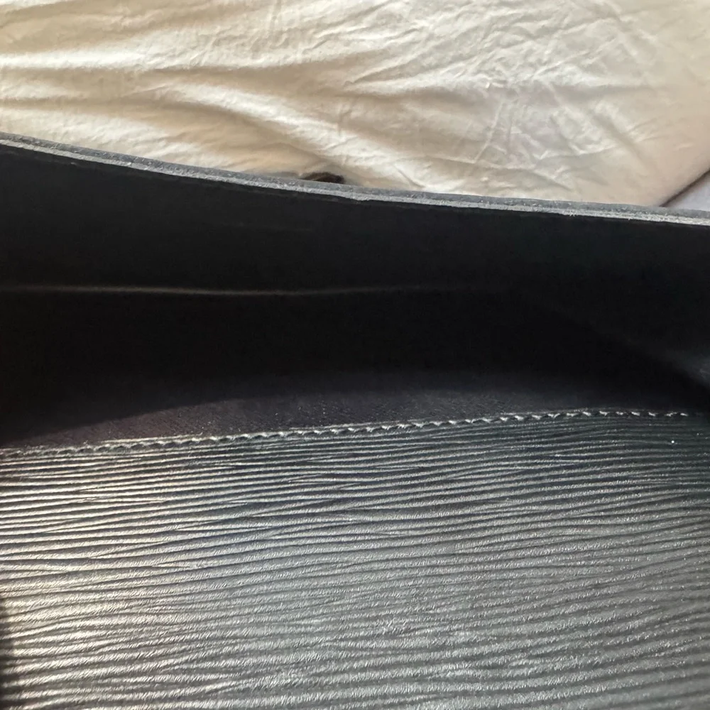 Louis Vuitton Black Epi - Picture 8 of 13